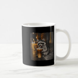 Waschbär trinkt Eiskaffee lustiger Tier-Meme Männe Kaffeetasse
