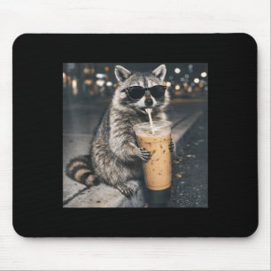 Waschbär trinkt Eiskaffee lustiger Tier-Meme Männe Mousepad