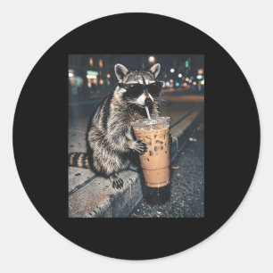 Waschbär trinkt Eiskaffee lustiger Tier-Meme Männe Runder Aufkleber