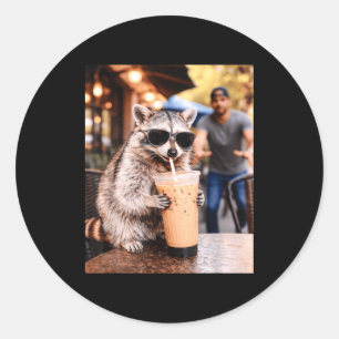 Waschbär trinkt Eiskaffee lustiges Tier Meme coo Runder Aufkleber