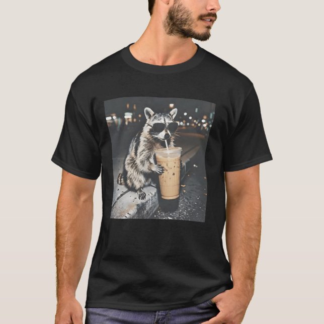 Waschbär-trinkt-Eiskaffee T-Shirt (Vorderseite)