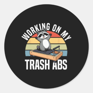 Waschbär Yoga Arbeite An Meinem Müll Bauchspeck Pi Runder Aufkleber