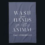 Waschen Sie Ihre Hände ya filme Tier lustige Typog Geschirrtuch<br><div class="desc">Waschen Sie Ihre Hände ya filth Tier Spaß moderne Typografie Design. Ideal denken Sie an ein soziales Distanzgeschenk, Geburtstagsgeschenk, Urlaubskleid. Farbe kann geändert werden. Teil einer Sammlung.</div>