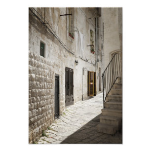 Wäscherei, die hängt, um in einer Gasse in Itali Fotodruck