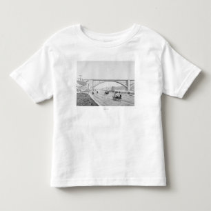 Washington-Brücke und die Speedway-Fotografie Kleinkind T-shirt