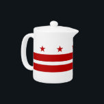 Washington DC Flag Teapot<br><div class="desc">Lassen Sie sich von der Tee-Erfahrung mit der unverwechselbaren Teekanne unter der Flagge von Washington, D.C. verzaubern! Dieser Teekessel, der mit Liebe zum Detail gestaltet wurde, ist mehr als nur ein Schiff; er feiert Washington, D.C.'s einzigartige Identität. Das Design zeigt stolz die ikonische Flagge von Washington, D.C., mit drei roten...</div>