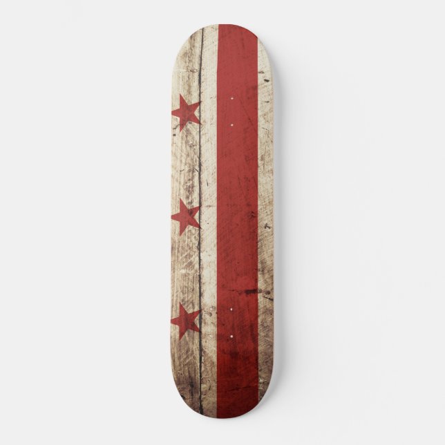 Washington DC-Flagge auf altem hölzernem Korn Skateboard (Vorderseite)