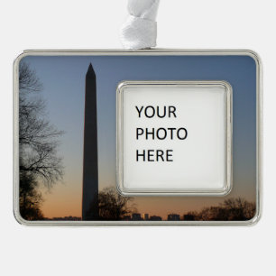 Washington Monument bei Sonnenuntergang in DC Rahmen-Ornament Silber
