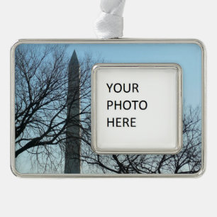 Washington Monument im Winter I Landschaft Rahmen-Ornament Silber
