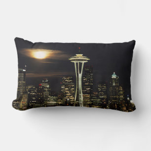 Washington, Seattle, Skyline bei Nacht von Kerry 2 Lendenkissen