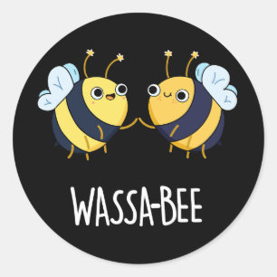 Wassabee Funny Wasabi Bee Pun Dark BG Runder Aufkleber