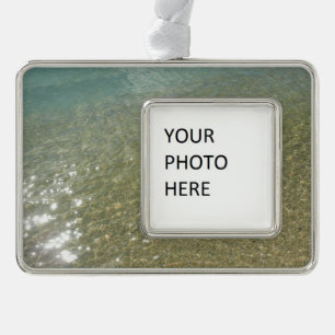 Wasser am Strand I Abstrakte Naturfotografie Rahmen-Ornament Silber