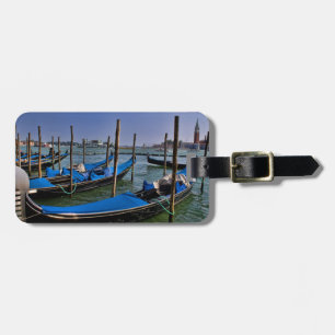 Wasser des Grand Canal mit aufgereihten Gondelboot Gepäckanhänger