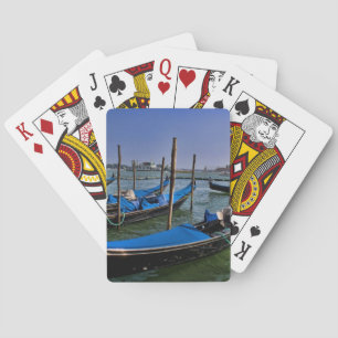 Wasser des Grand Canal mit aufgereihten Gondelboot Spielkarten