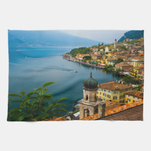 Wasser   San Benedetto Church Lake Garda, Italien Geschirrtuch