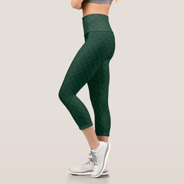 Wasser tropft auf grünem Metall Capri Leggings (Links)