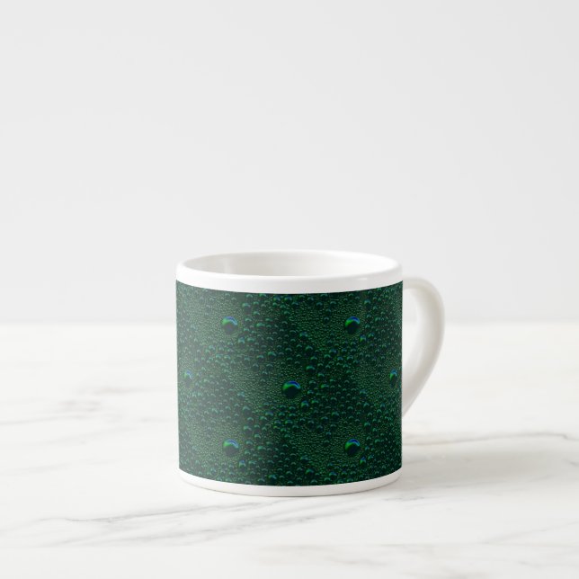Wasser tropft auf grünem Metall Espressotasse (Vorderseite Rechts)