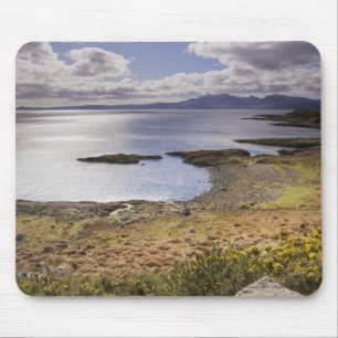 Wasser- und Küstenansicht in hochgebogene Mousepad