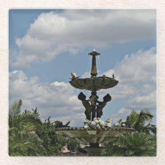 Wasserbrunnen im Park Glasuntersetzer
