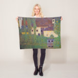 Wasserburg, Gustav Klimt Fleecedecke<br><div class="desc">Gustav Klimt (14. Juli 1862 - 6. Februar 1918) war ein österreichischer symbolischer Maler und einer der prominentesten Mitglieder der Wiener Sezessionsbewegung. Klimt ist bekannt für seine Gemälde, Wandgemälde, Skizzen und andere Kunstobjekte. Neben seinen figurativen Werken, die Allegorien und Portraits enthalten, malte er Landschaften. Unter den Künstlern der Wiener Sezession...</div>