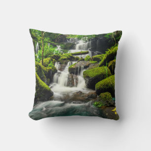 Wasserfall im Dschungel   Phu Tub Berk Mountain Kissen
