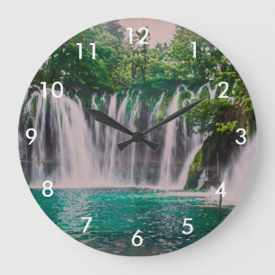 Wasserfall im grünen Wald Große Wanduhr