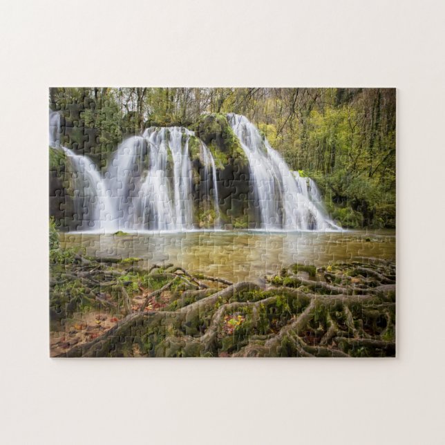 Wasserfall im Wald (Horizontal)