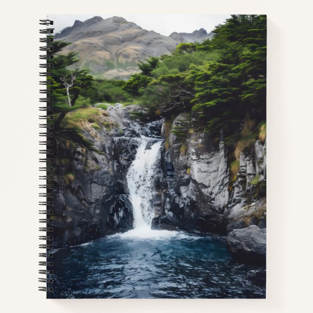 Wasserfall im Wald Notizbuch (Vorderseite)