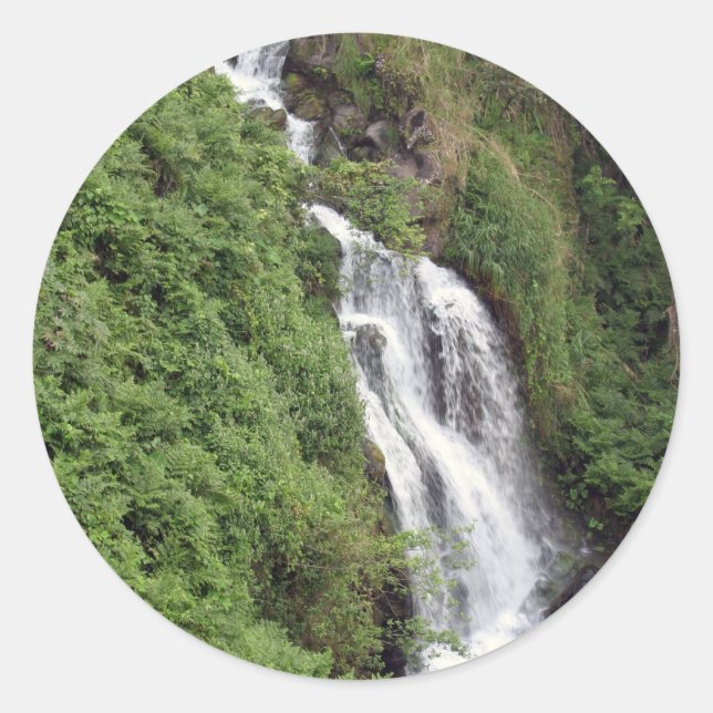 Wasserfall in der Nähe von Hilo, Hawaii Runder Aufkleber (Vorderseite)