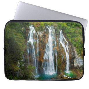 Wasserfall in erhöhter Ansicht, Kroatien Laptopschutzhülle