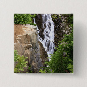 Wasserfall in Nationalpark des Mount Rainier Button