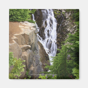 Wasserfall in Nationalpark des Mount Rainier Magnet