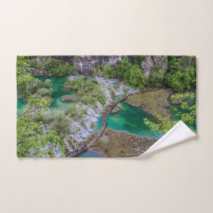 Wasserfall Kaskade im Park der Plitvicer Seen Handtuch
