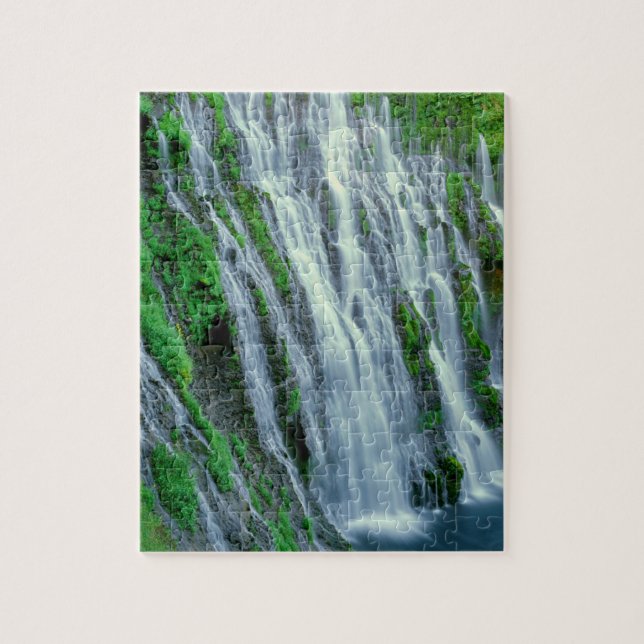 Wasserfall landschaftlich, Kalifornien (Vertikal)