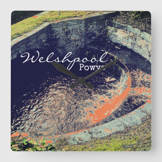Wasserfall & Pool in Welshpool, Powys Quadratische Wanduhr (Vorderseite)