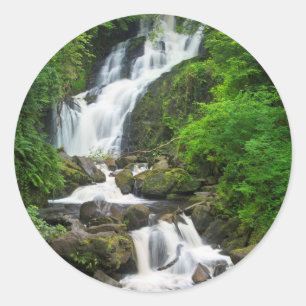 Wasserfall Torc landschaftlich, Irland Runder Aufkleber