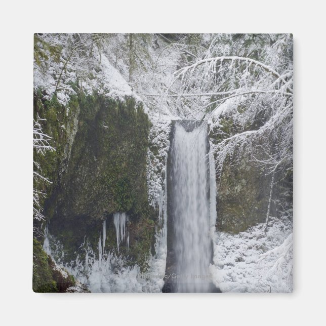 Wasserfall unscharf Umgeben von einem Schneewald Magnet (Vorne)
