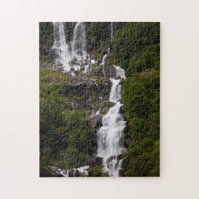 Wasserfall von Cascading Volefossen (Vertikal)