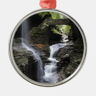 Wasserfälle an Watkins Schlucht, NY Silbernes Ornament