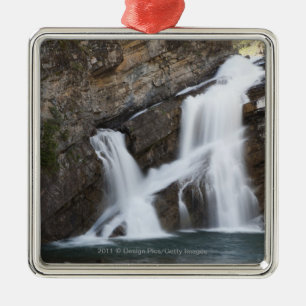 Wasserfälle, die aus eine Felsen-Klippe Silbernes Ornament