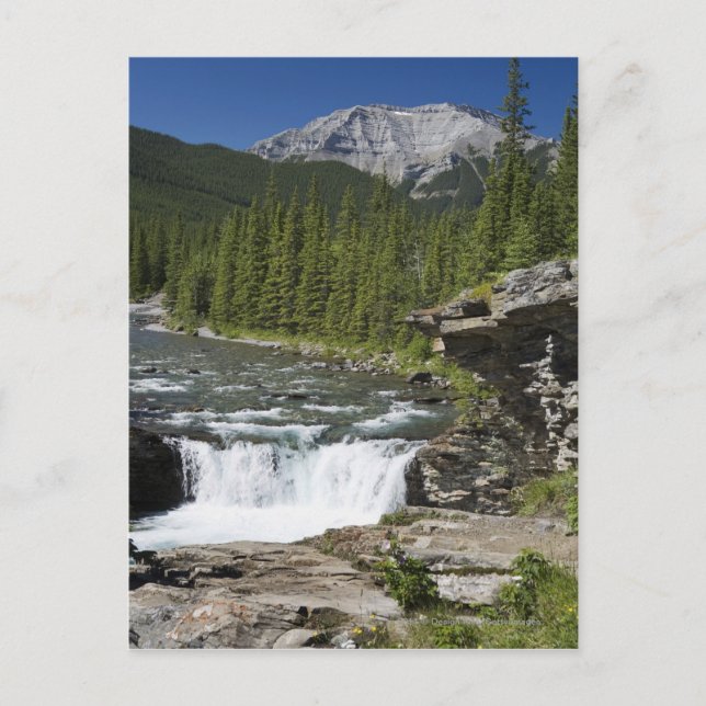 Wasserfälle mit Felsvorsprung und Berg Postkarte (Vorderseite)