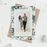 Wasserfarbe Blüten Glücklich Hanukkah Foto<br><div class="desc">Happy Hanukka! Mit dieser skurrilen,  eleganten und festlichen Foto-Urlaubskarte können Sie Ihren Urlaub bei Freunden und Familie genießen. Diese Hanukkah-Karte verfügt über Aquarellblumen. Personalisieren Sie diese,  indem Sie Ihre Daten hinzufügen. Diese Goldfolie Hanukkah Karte ist in Farben erhältlich.</div>