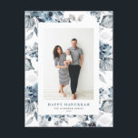 Wasserfarbe Blüten Glücklich Hanukkah Foto Feiertagspostkarte<br><div class="desc">Happy Hanukka! Senden Sie Ihren Freunden und Ihrer Familie herzliche Feiertage mit dieser personalisierbaren Hanukkah Postkarte. Es zeichnet sich durch ein Aquarellmuster blauer Blumen aus. Personalisieren Sie dieses Foto Hanukkah Postcard durch Hinzufügen Ihrer Daten. Diese botanische Hanukka-Postkarte ist in einer Vielzahl von Kartons erhältlich.</div>