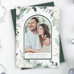 Wasserfarbe Evergreen & Cotton Blume Arche Foto Feiertagskarte<br><div class="desc">Dieses Weihnachtsfest | Die Urlaubskarte bietet handbemalte Weihnachtsgrün,  Blume aus Baumwolle,  die mit goldenen und wasserfarbenen Texturen und einem grünen Hintergrund auf der Rückseite gefertigt wurden.</div>