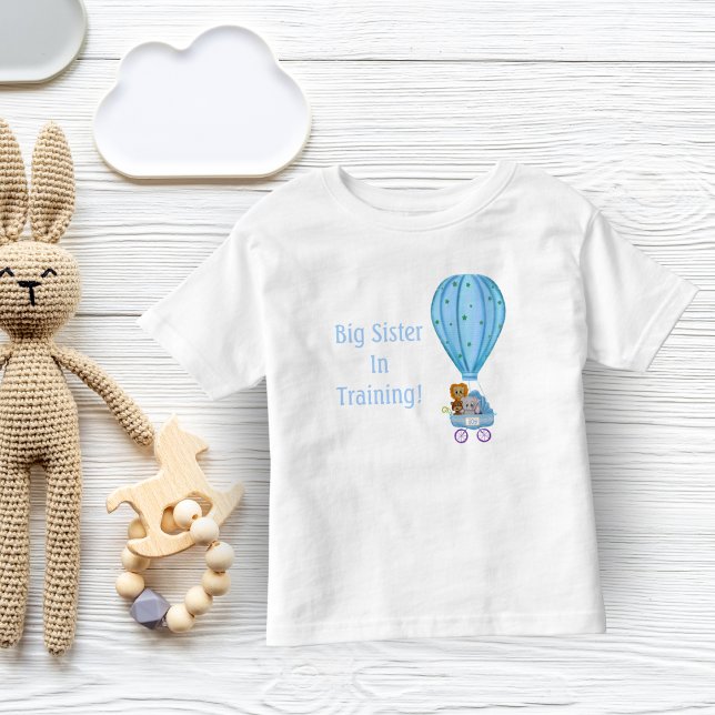 Wasserfarbe Heißluftballon Babydusche Big Sister Kleinkind T-shirt (Big Sister In Training- fun t-shirt for the sister to wear at the baby shower!)