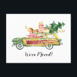 Wasserfarbe Niedlich Wir haben Weihnachtsfeiertag  Feiertagspostkarte<br><div class="desc">Weihnachts thematisch bewegte Zuhause-Postkarten mit einem niedlichen Aquarellrücklauf,  voll von Geschenken,  einem Hund,  Weihnachtsbaum,  einer Schneedecke,  Feiertagsgruß und Ihrer neuen Adresse.</div>