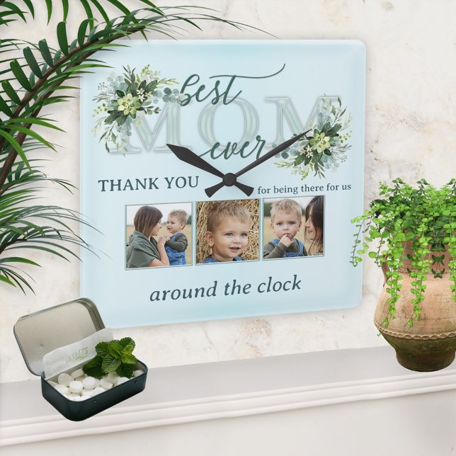 Wasserfarbe Türkisfarbene Aquamarine Blätter Mama  Quadratische Wanduhr (Elegant baby blue photo wall clock featuring a stylized Mom text and watercolor leaves)