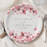Wasserfarben Blütenrosa Kirschblossom Pappteller<br><div class="desc">Fügen Sie Ihrem Hochzeitsempfang eine Touch von Eleganz im Frühling hinzu, mit diesen personalisierten Tellern in Aquarellfarben. Diese Teller zeichnen sich durch ein wunderschönes Design aus, in dem die Rosa Kirschblüten prägen, die Namen des Paares und das Hochzeitstag bestimmen. Sie eignen sich hervorragend für Vorspeisen, Desserts oder Kuchen zum Frühstück...</div>