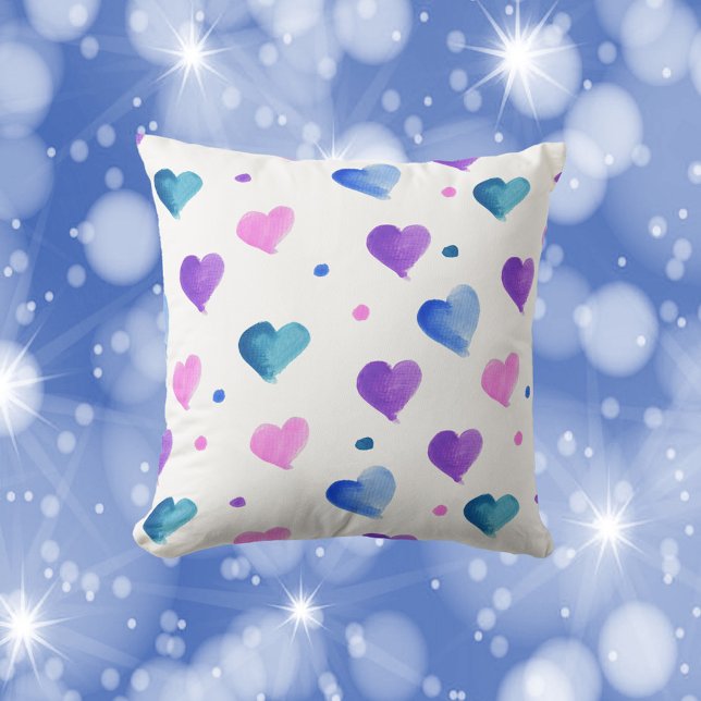 Wasserfarben Muster Muster Pink Blau Lila Kissen (A pillow with a pattern of water color hearts and dots in pink, blue and purple.)