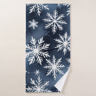 Wasserfarben-Schneemuster in Marineblau und Weiß Badehandtuch